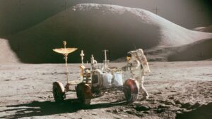 Astronaut J. Irwin mit Lunar Rover (Apollo 15)
