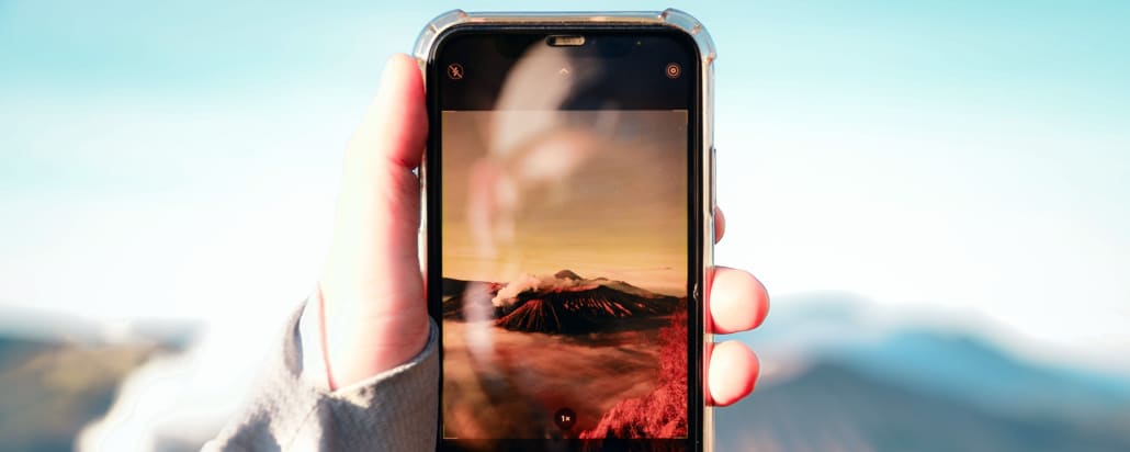 Photographing a volcano with the iPhone - Symbol image HEIF / HEIC format