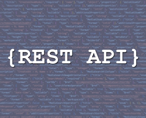 Header-Bild: Schriftzug REST-API vor Hintergrund mit Quellcode